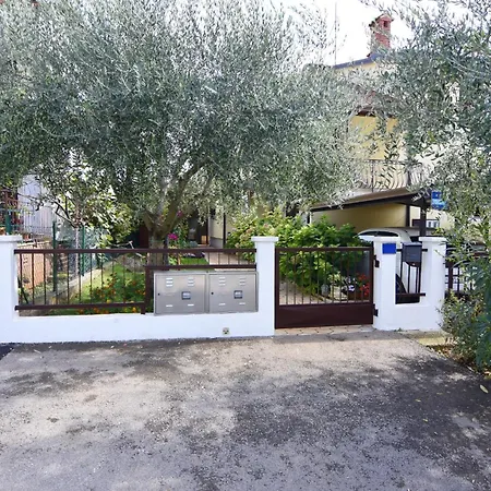 With A Parking Space - 22464