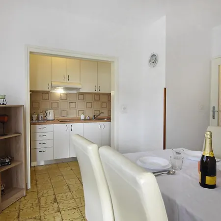 With A Parking Space - 22464 Apartmán Umag