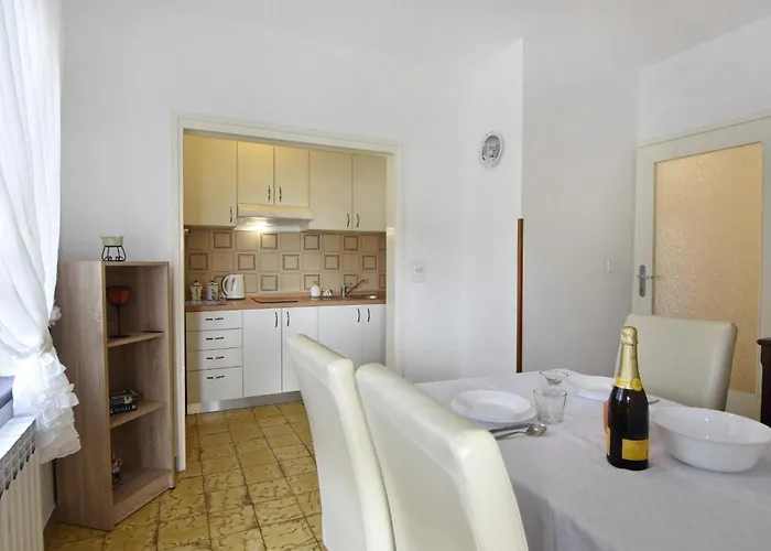 With Parking Space - 22464 Lejlighed Umag